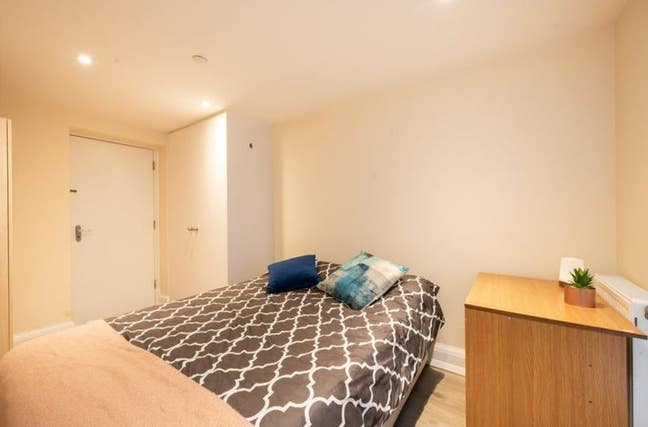 Cosy double room, 1 minute walk from Pimlico  Main Photo
