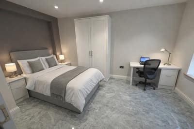 Stylish Newly Renovated Double Room (short stay)  Main Photo