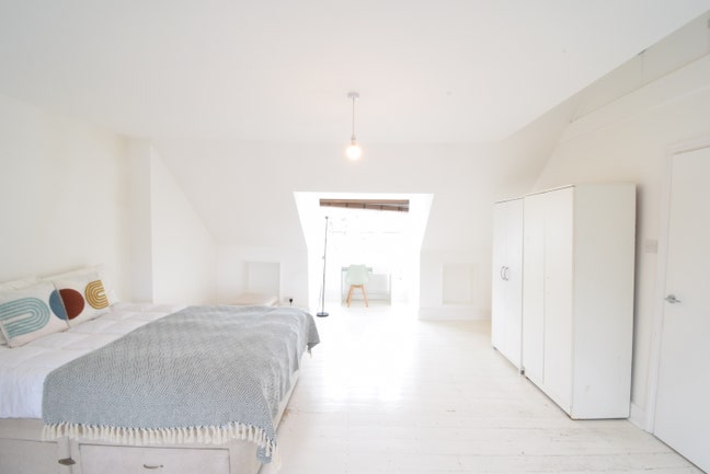 Massive double / 2 min walk to Jubilee Line !  Main Photo