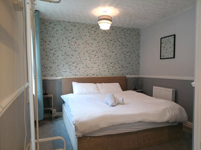 Spacious room with private bathroom  Main Photo