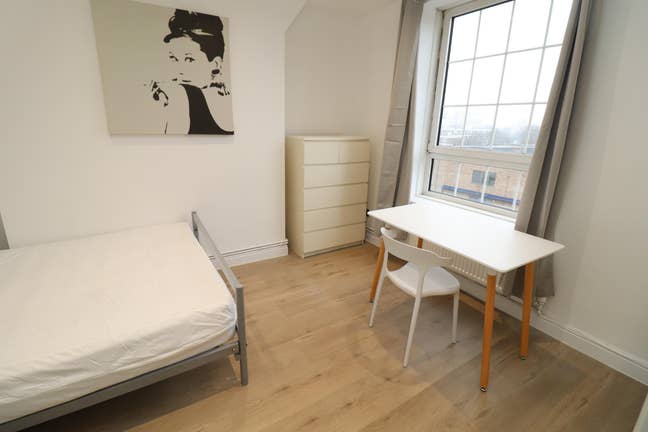 Brand New Flat! Large Rooms in Exclusive Location Main Photo