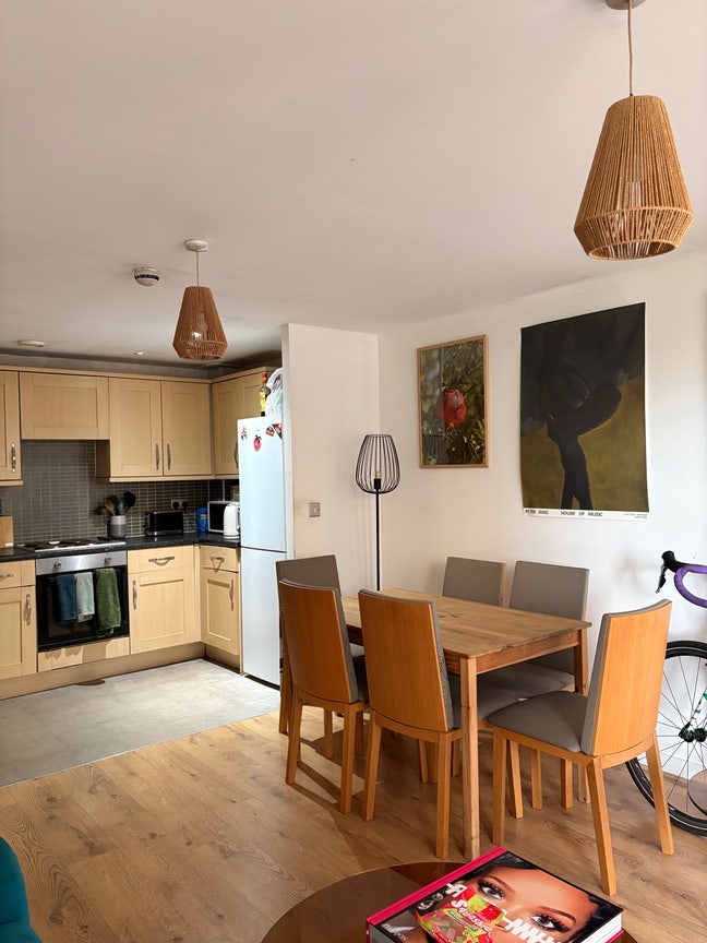 Double Room available in queer flat in Clapton  Main Photo