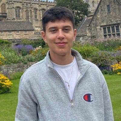 Young Professionals Seeking 2 Rooms in SW London Main Photo