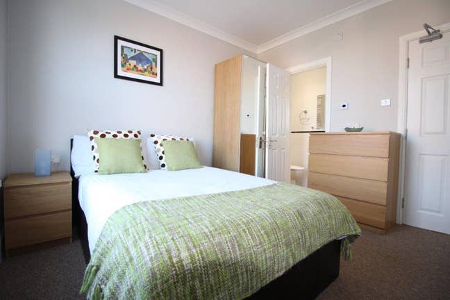 Move in 31st Marchdouble room,ensuite. B’Water HPC Main Photo