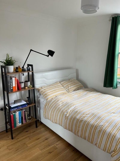 Spacious double bedroom in quiet 2 beds flat - Main Photo