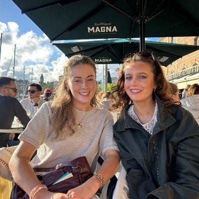 19 year old student looking for flatmates  Main Photo