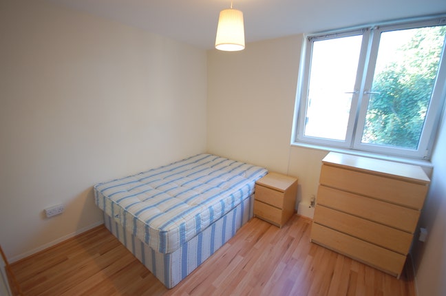 Double room to rent in Southfields Main Photo