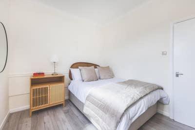 Lovely Double Room Available- &pound;1175pm inc bills Main Photo