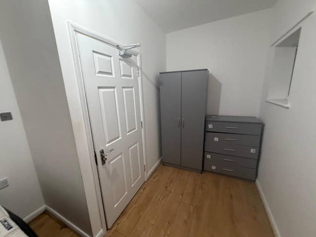 Bright spacious double room available to rent ASAP Main Photo