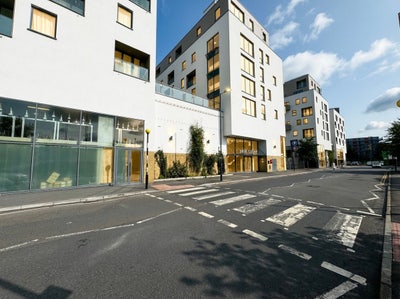 Stunning One bedroom in NW9 Main Photo