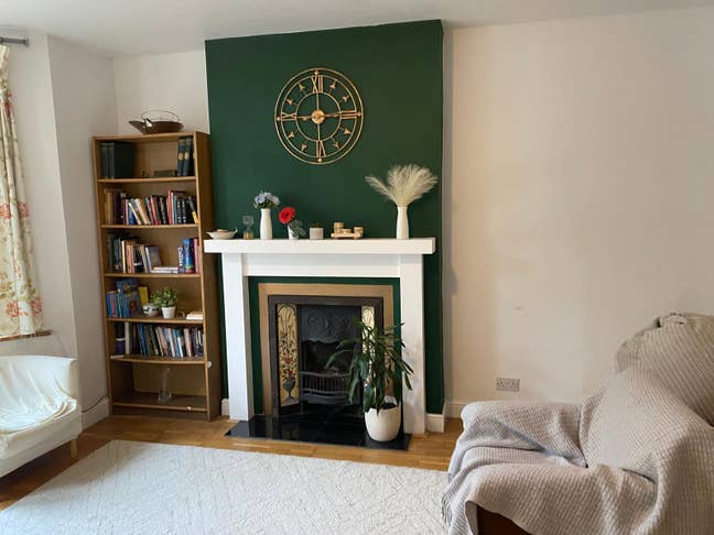 Spacious Room Available in Large House – West Eali Main Photo