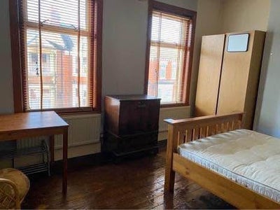 Double room by the hospital nn15jn Main Photo