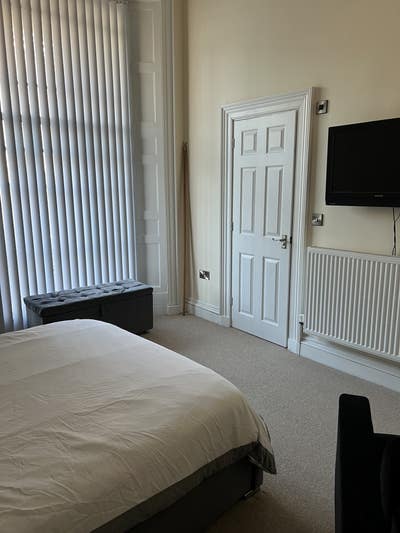  King Size room in stunning modern refurbishment. Main Photo