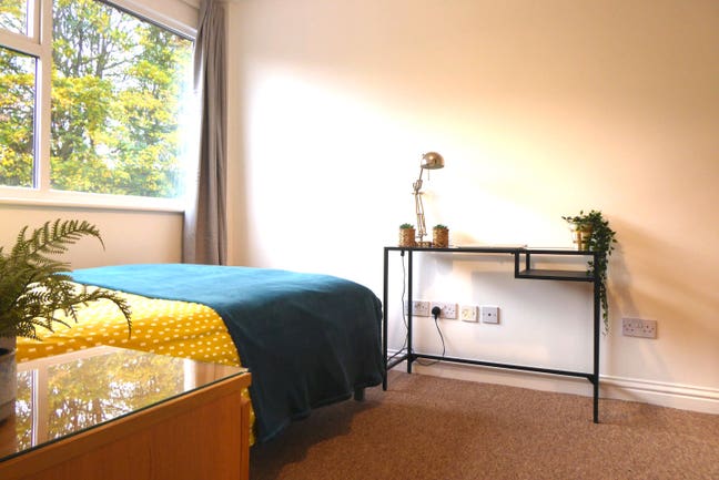 Fabulous Double Room Near Luton Airport✈️ Main Photo