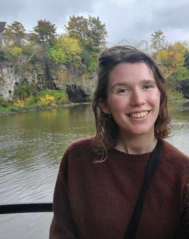 28 y/o female seeking a double room Main Photo