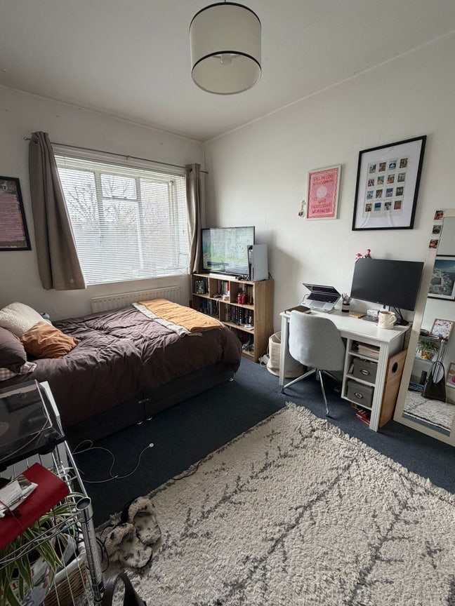 Large double room in Clapham South.  Main Photo