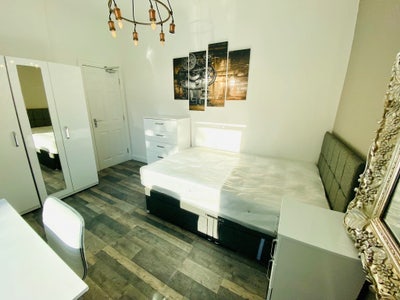 Reduced 12 Bed Wow Factor 🏡  Main Photo