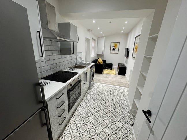 *BRAND NEW* house share with 3 x double ensuites Main Photo