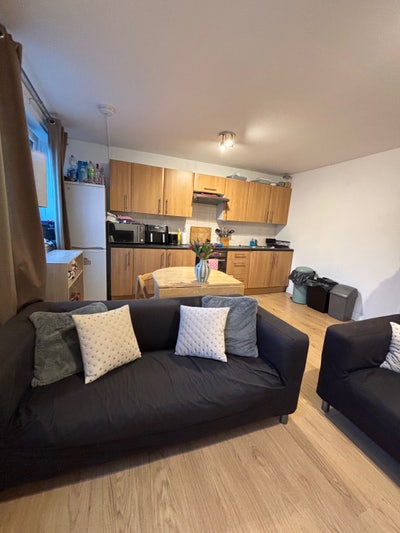 2 rooms available in 4 bed house in Hoxton  Main Photo