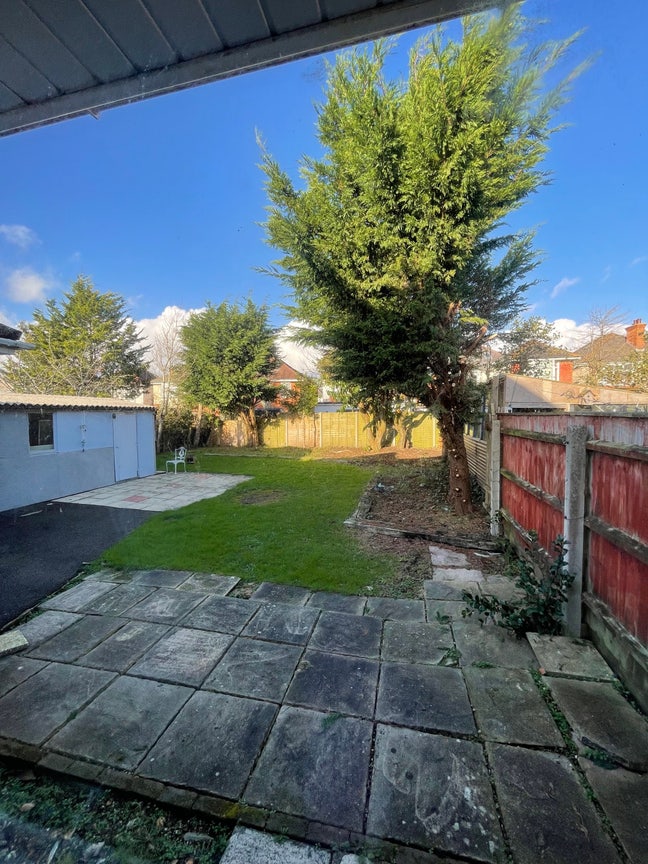 Massive Double En-Suite Room available Now Main Photo