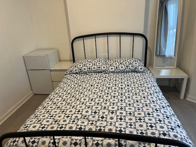 Spacious single room in shared house in E17 Main Photo