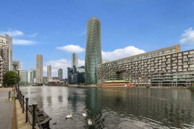 The Best Price- Dlr- Move in Now! Main Photo