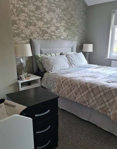 Double bedroom in quiet cul-de-sac Main Photo