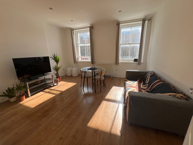 15 minute walk to Liverpool Street/Bank Main Photo