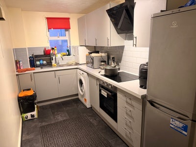 Bright double room in a modern 2-bedroom apartment Main Photo