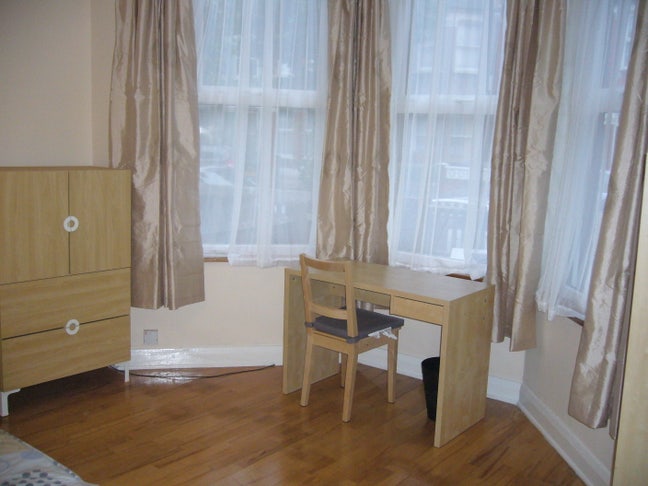 Double Extra Large Spacious Clean Double Room Main Photo