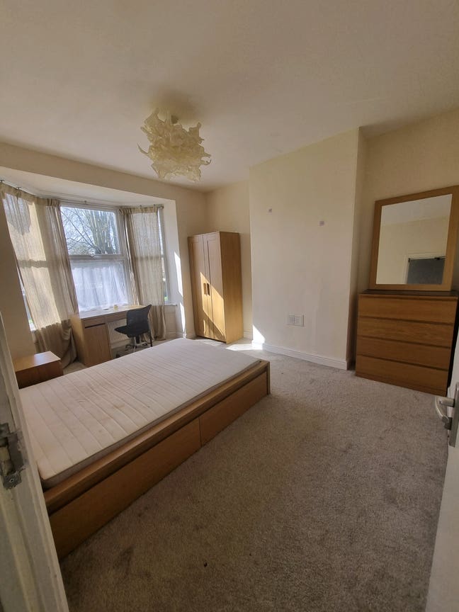 Ensuite Room to Let  Main Photo