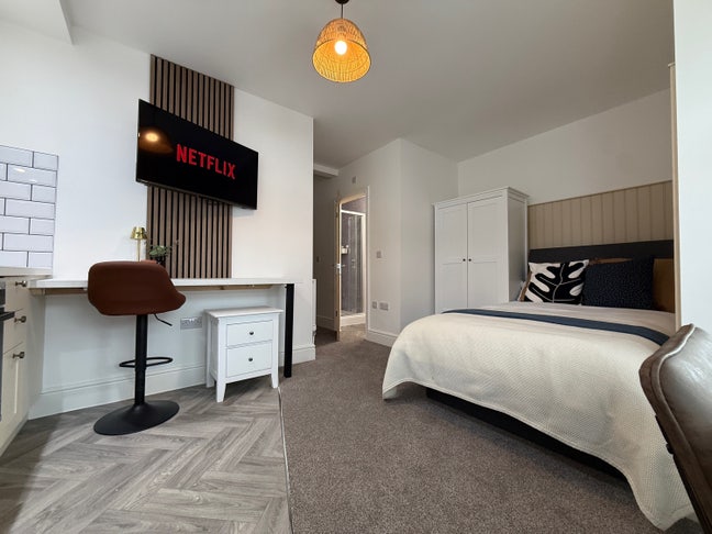 4 x Brand New Studio Rooms left - York Street Main Photo