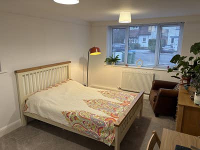 Studio Flat to Rent Main Photo