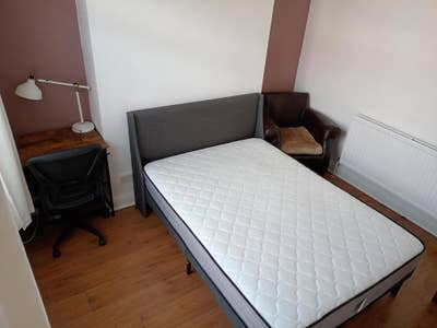 Monday to Friday room, ideal commute to Manchester Main Photo