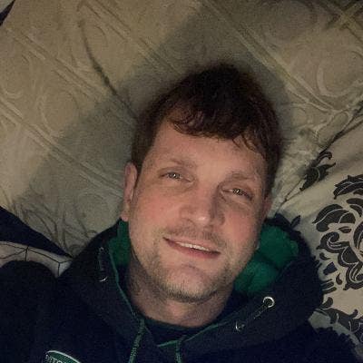 Professional Male seeks a single or double room Main Photo