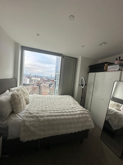 Double Room, Own bathroom and 30th floor view!  Main Photo