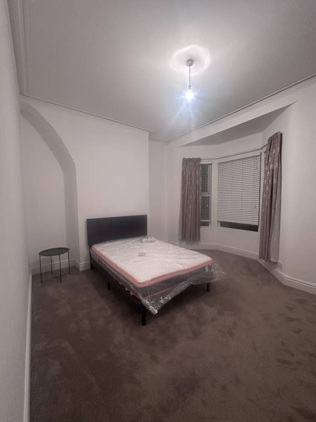 Large Double Room - 4 Bed House - Parking + Pets Main Photo