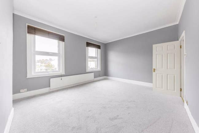 Rare!!! Very Large Master Bedroom in Wimbledon  Main Photo