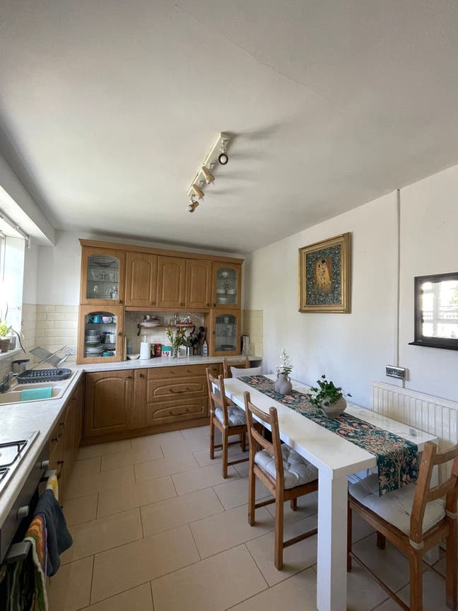      Lovely    room    for    rent  Main Photo