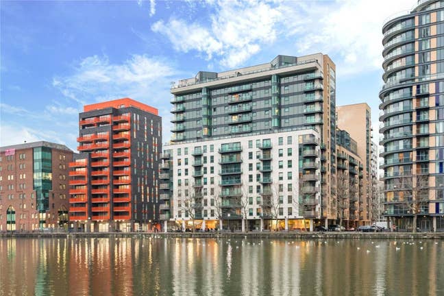 Stunning & Modern 2 Beds Flat in Canary Wharf Main Photo
