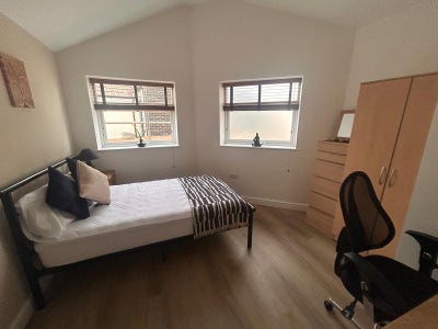 Recently Renovated Double Rooms,  inc Bills Main Photo
