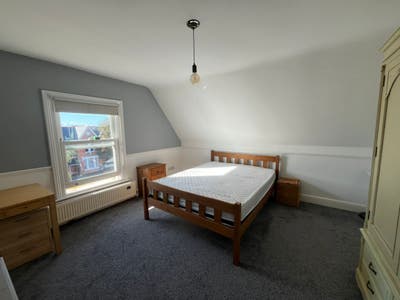 Big room with king bed 5 mins Streatham Station Main Photo