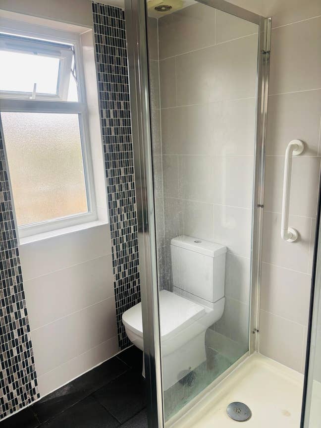 Specials loft room with ownbathroom all bills incl Main Photo