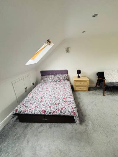 Specials loft room with ownbathroom all bills incl Main Photo