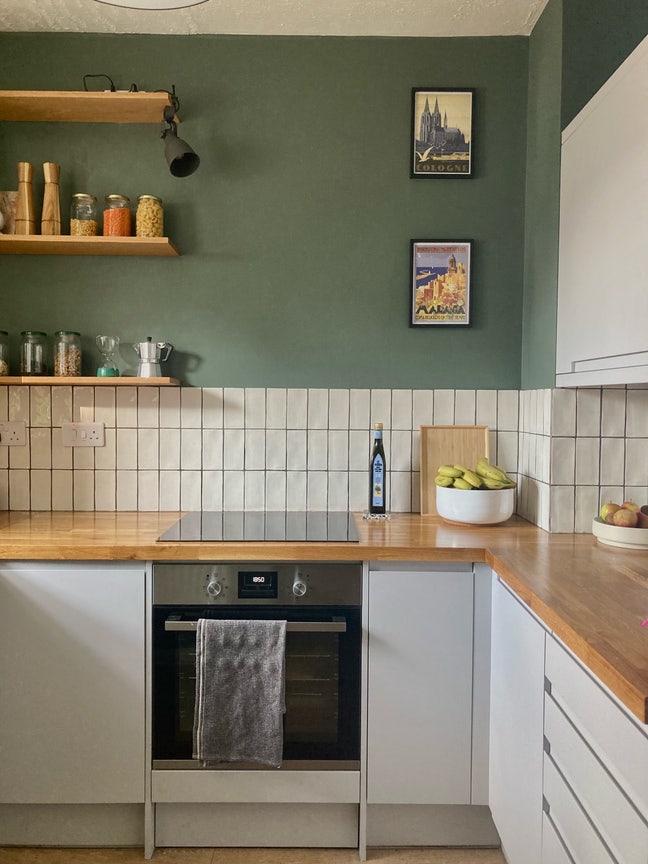 Stylish 2-Bed Flat Near E&C Station  Main Photo