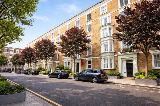 Beautiful Double Room-1 Stop from Liverpool Street Main Photo