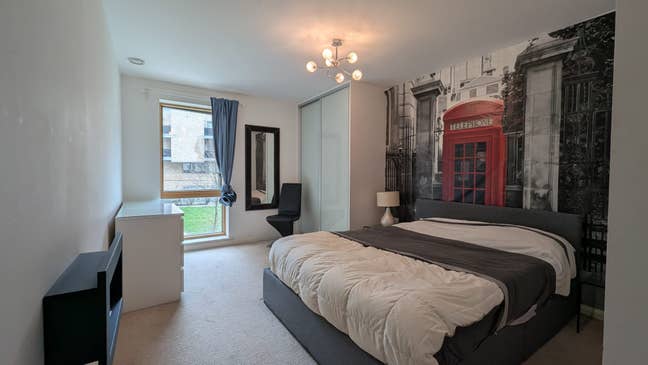 Modern En Suite in Maida Vale Main Photo