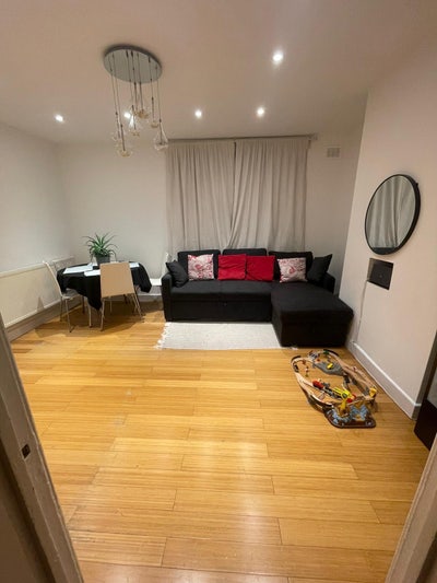 Room in house to share for rent  Main Photo