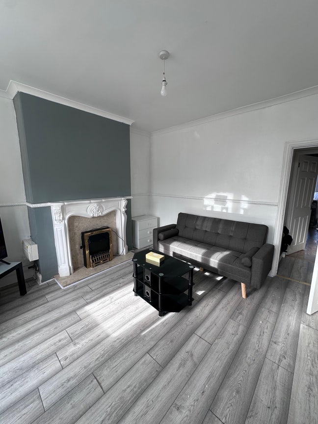 Spacious 3-Bed Home at the heart of Sheffield S2 Main Photo