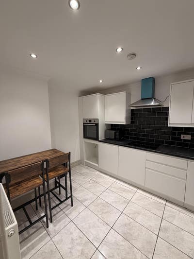 Newly Refurbished 2-Bedroom ✨ New – Part Furnished Main Photo